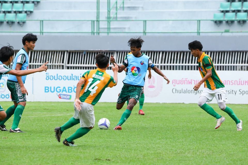 4 ทีมสุดท้าย ลุยต่อรอบรองชนะเลิศ ศึก “ฟุตบอลนักเรียน 7 คน แชมป์กีฬา 7HD แชมเปียน คัพ 2025” “รร.หัวหินวิทยาคม” ดับฟอร์ม “รร.สวนป่าเขาชะอางค์” 5-3