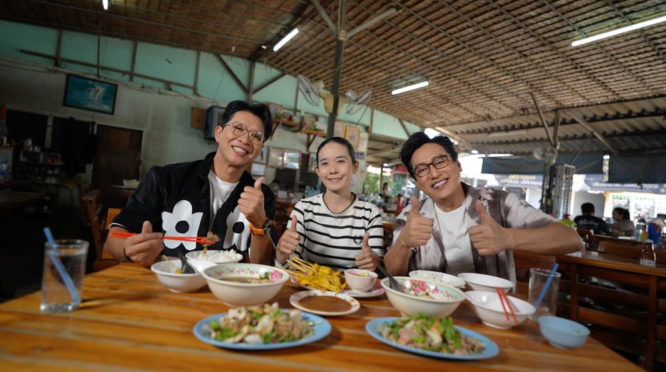 “หนุ่ม-แท่ง” พาทัวร์ “วัดมหาธาตุวรวิหาร” จ.ราชบุรี  พร้อมพาชิม เนื้อต้มบ้านสิงห์ อาหารขึ้นชื่อ