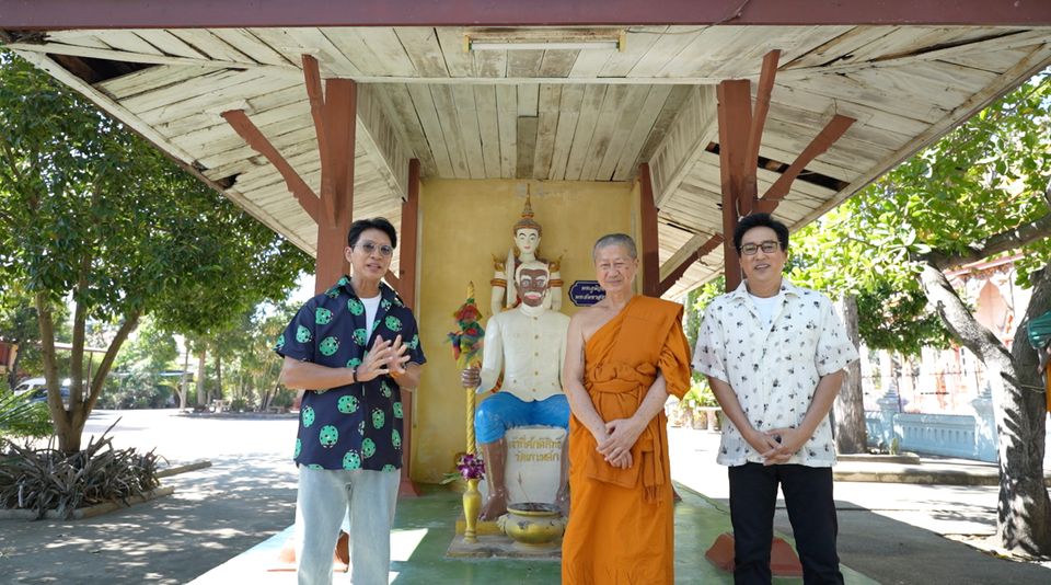 “หนุ่ม-แท่ง” พาล่องใต้ ขอพรหลวงพ่อเปี่ยม “วัดเกาะหลัก” ชิมอาหารทะเลสด ๆ ที่ จ.ประจวบคีรีขันธ์