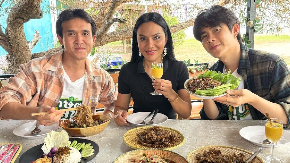 “โต๋นแตร-จุกบี้” ลุยฟาร์มจิ้งหรีดพัทยา  เปิดสูตรโปรตีนทางเลือก สร้างรายได้สุดปังใน “เกษตรสุข”