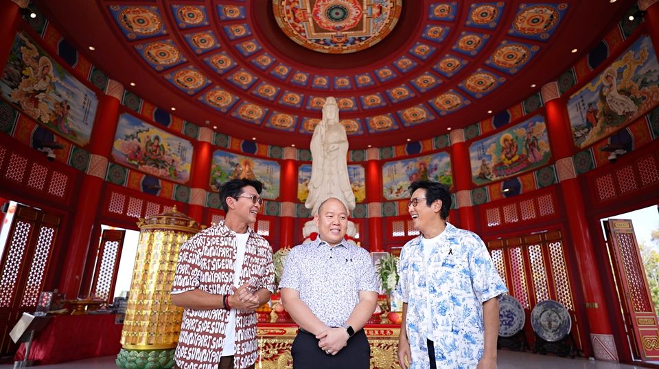 “หนุ่ม-แท่ง” เช็กอินวิหารพระโพธิสัตว์กวนอิม  แลนด์มาร์กใหม่ปราจีนบุรี เสริมสิริมงคลชีวิต