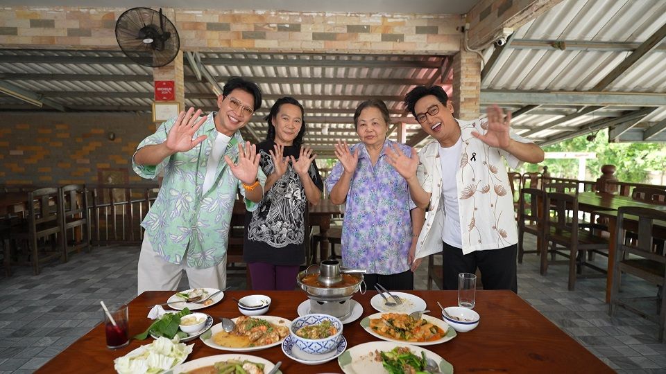 “หนุ่ม-แท่ง” พาทัวร์เมืองกรุงเก่าอยุธยา เที่ยว “วัดหน้าพระเมรุราชิการาม” อายุนานกว่า 523 ปี