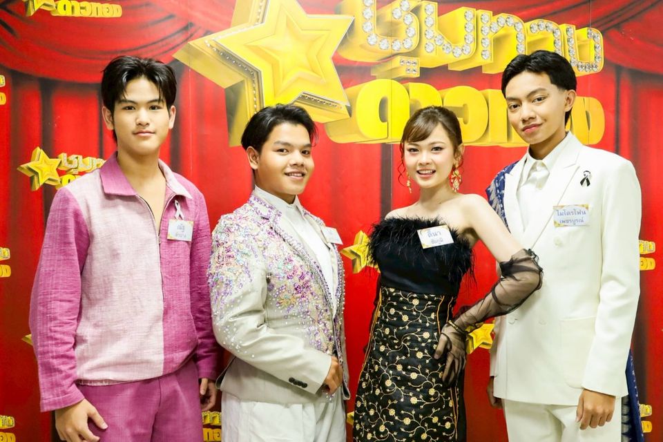 “ชุมทางดาวทอง” เสิร์ฟเพลงฮอต! “ฟิมมี่” ชงเข้มรักช้ำ “ฮักแท้แพ้ออนิว” ปะทะ 3 แซ่บเซเว่นสตาร์ “หนูแว๊นซ์” ก่อนลุ้นศึกประชันไมค์เพลงลูกทุ่งแท้