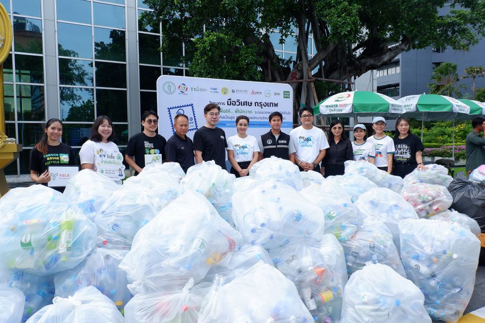 ช่อง 7HD รุกต่อโครงการ “คนปรับ โลกเปลี่ยน” รวมพลังคัดแยกขยะพลาสติกส่งมอบ กทม. รีไซเคิลเป็นชุดปฏิบัติงานสะท้อนแสง
