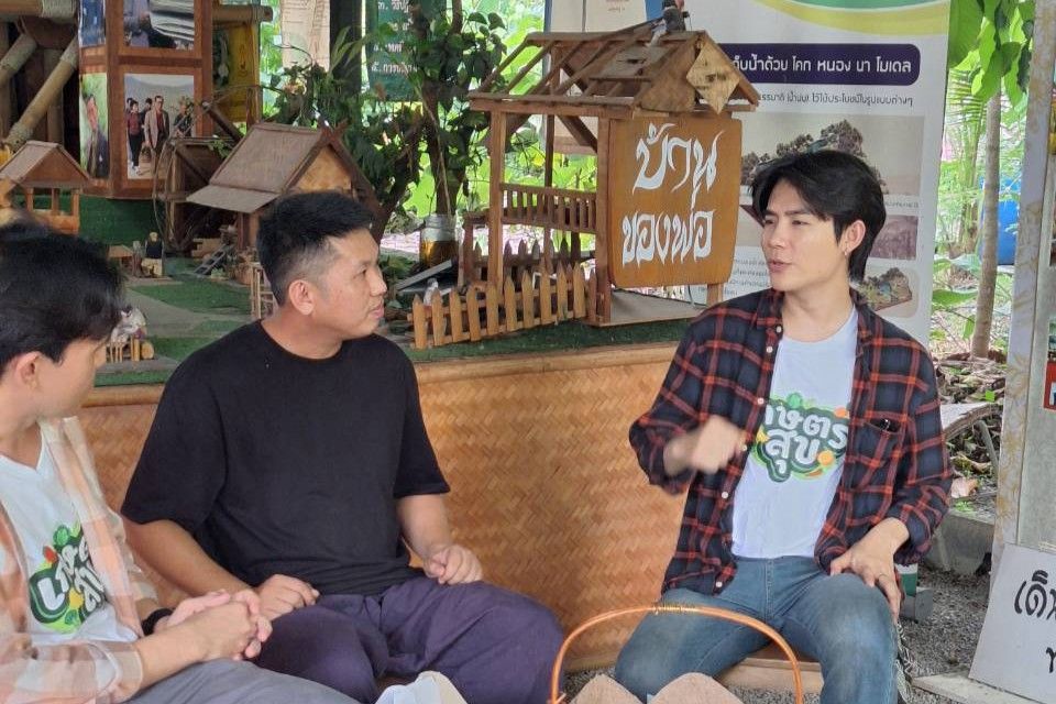 “โต๋นแตร-จุกบี้” เปิดแนวคิดเกษตรกรรุ่นใหม่ เดินตามรอยศาสตร์พระราชา เปลี่ยนที่นา 26 ไร่ สู่โรงเรียนเศรษฐกิจพอเพียงบ้านคลองหก